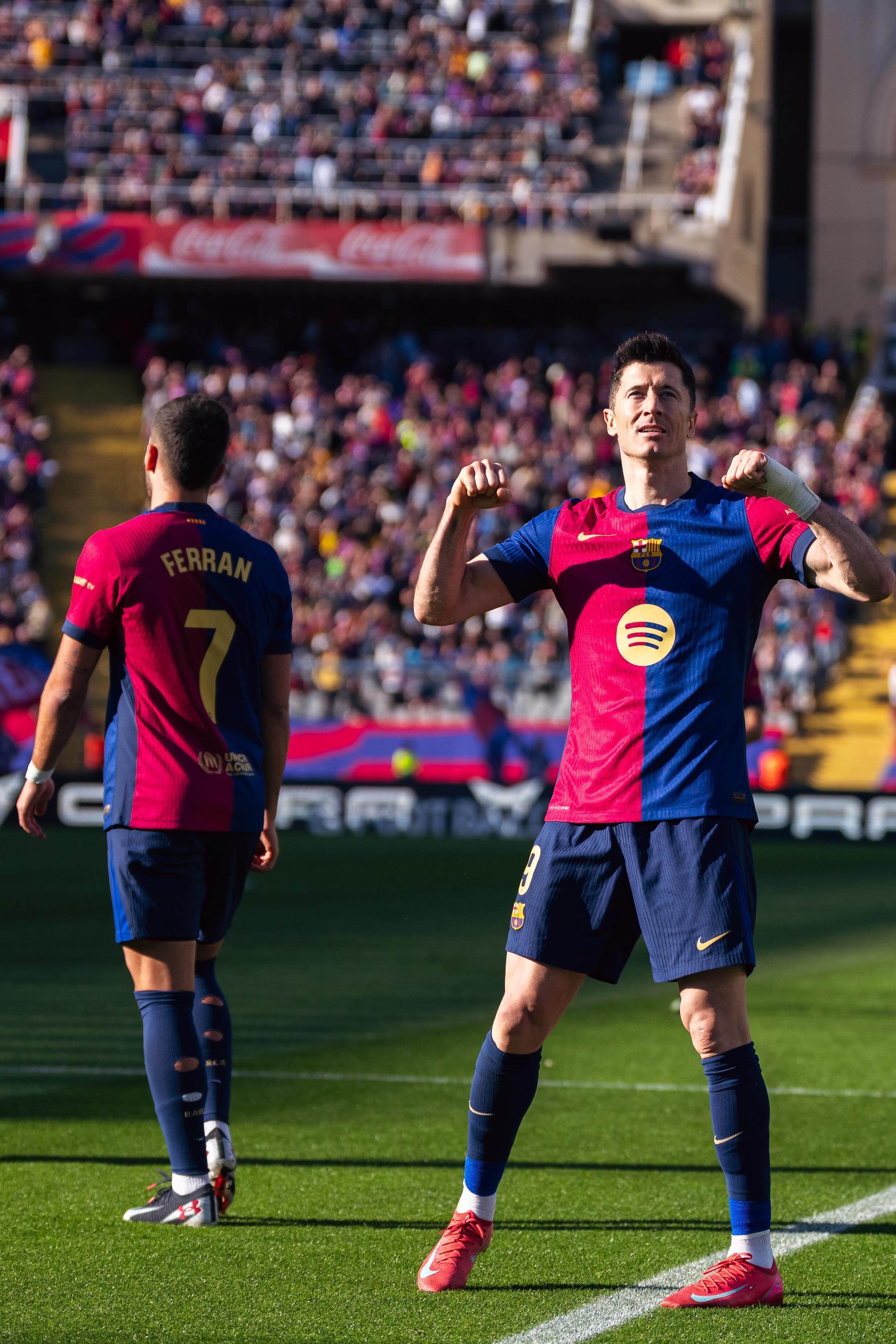 华体会登录-包含多特蒙德险胜尤文，莱万乌龙送礼世界杯的词条